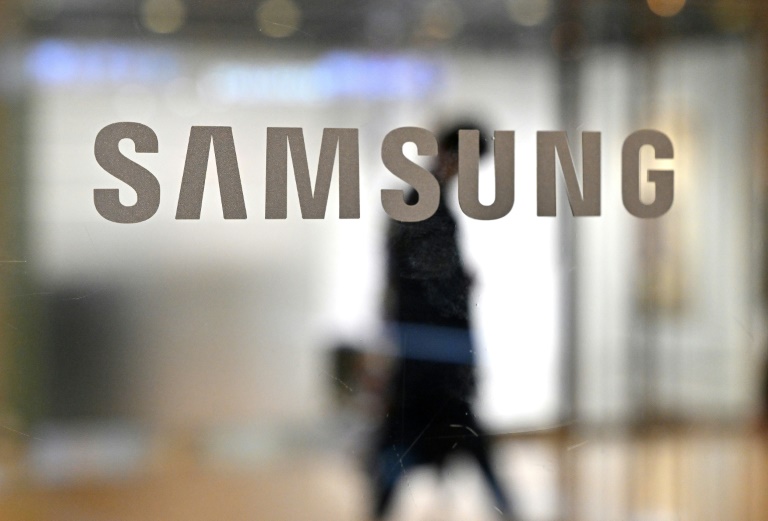  Ex-Samsung exec charged with stealing chip tech for China factory