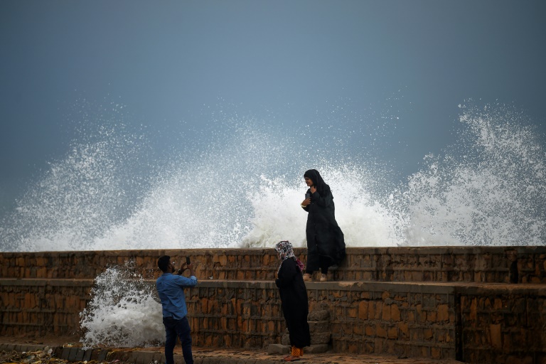  More than 100,000 evacuated as cyclone threatens India and Pakistan