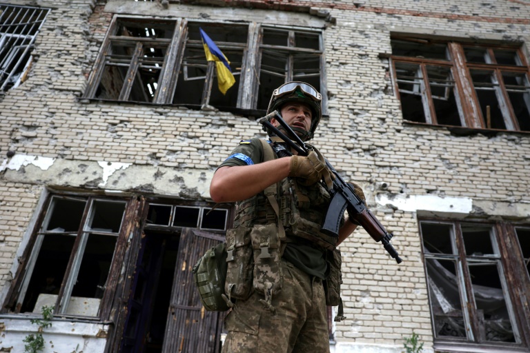  Ukraine troops secure village as new push seeks momentum