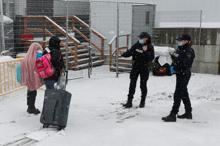  Canada court upholds pact on returning asylum seekers to US