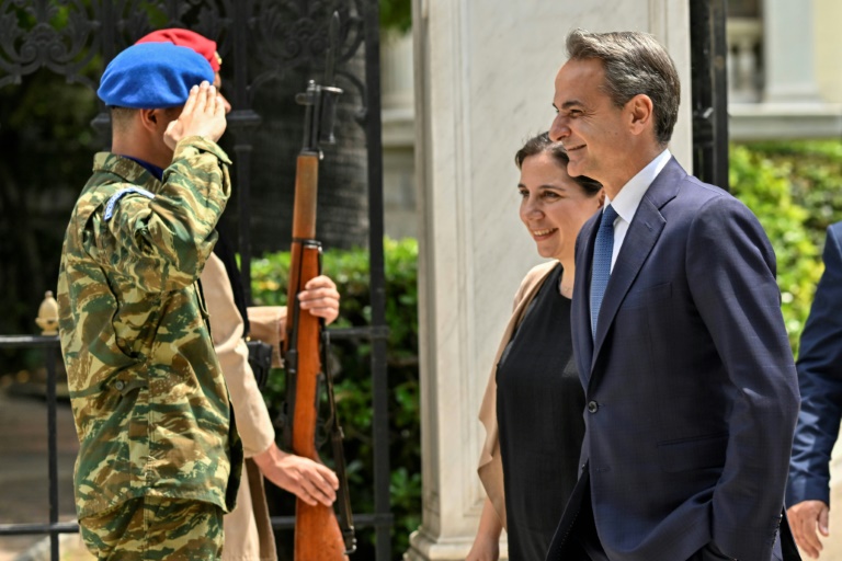  Mitsotakis on course to return as Greek PM in new vote
