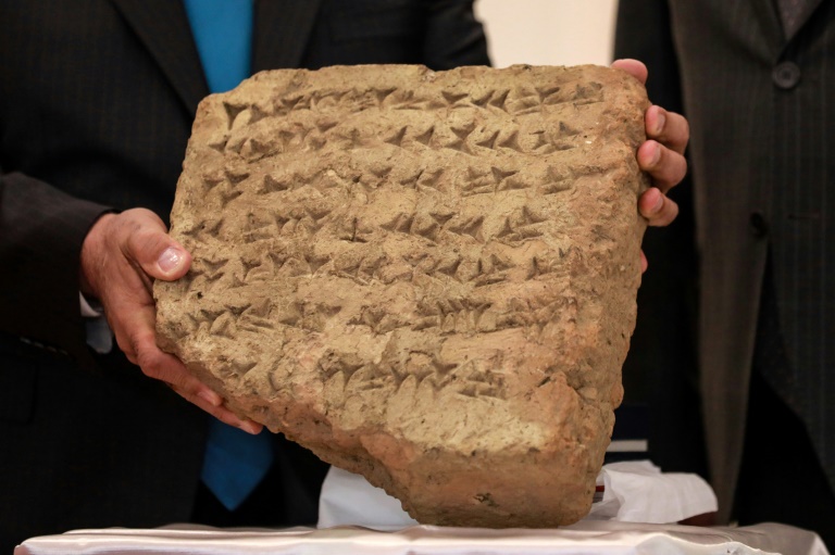  Iraq unveils 2,800 year-old stone tablet returned by Italy