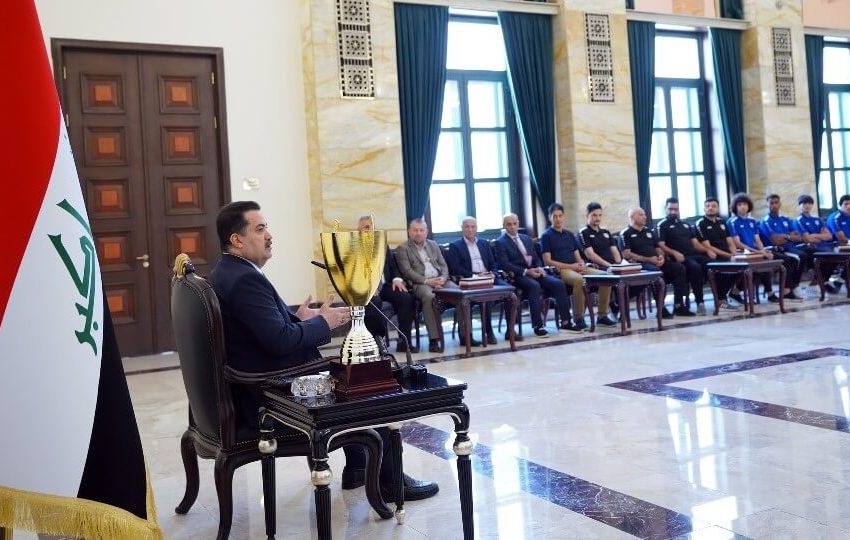  Iraqi PM receives national under-23 football team