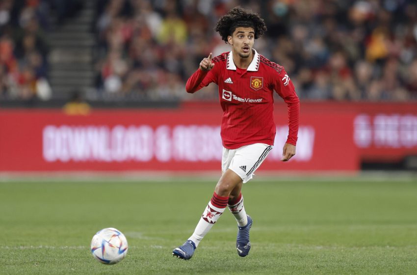  Rising Iraqi footballer leaves Manchester United
