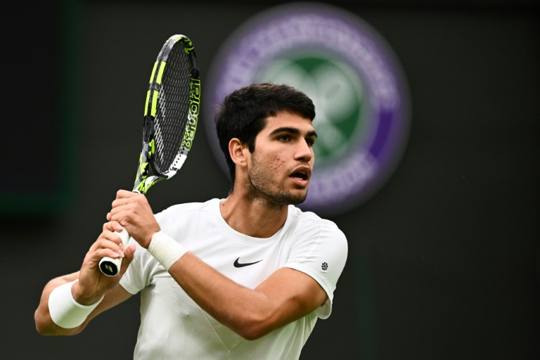  Alcaraz starts Wimbledon title bid in ruthless mood