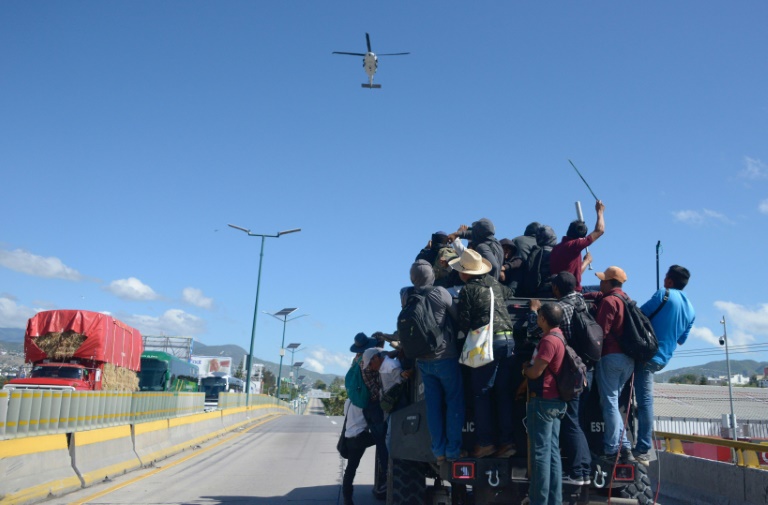  Mexican protesters free 13 security personnel taken captive