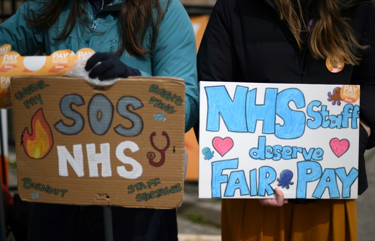 Doctors walk out in UK health service’s biggest strike