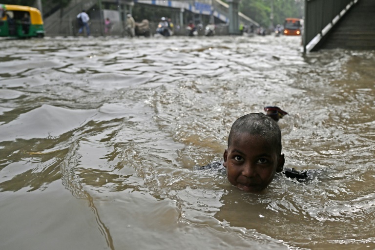  Delhi river reaches record high in monsoon floods