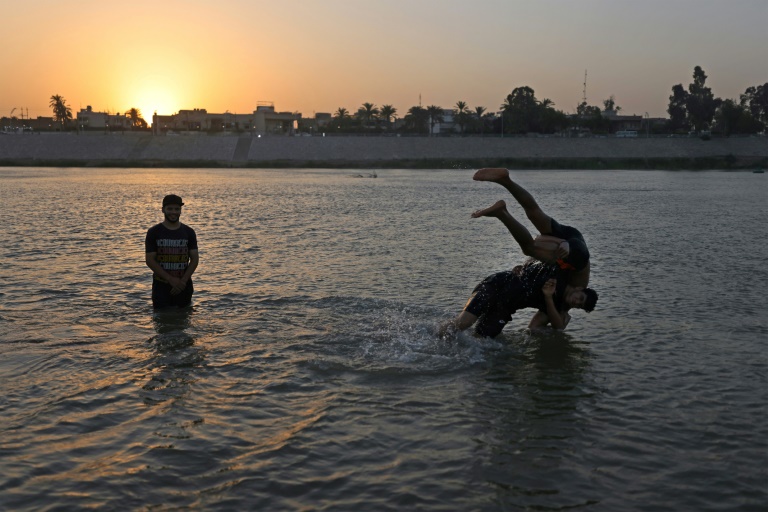  Iraq suffers temperatures close to 50 degrees celsius