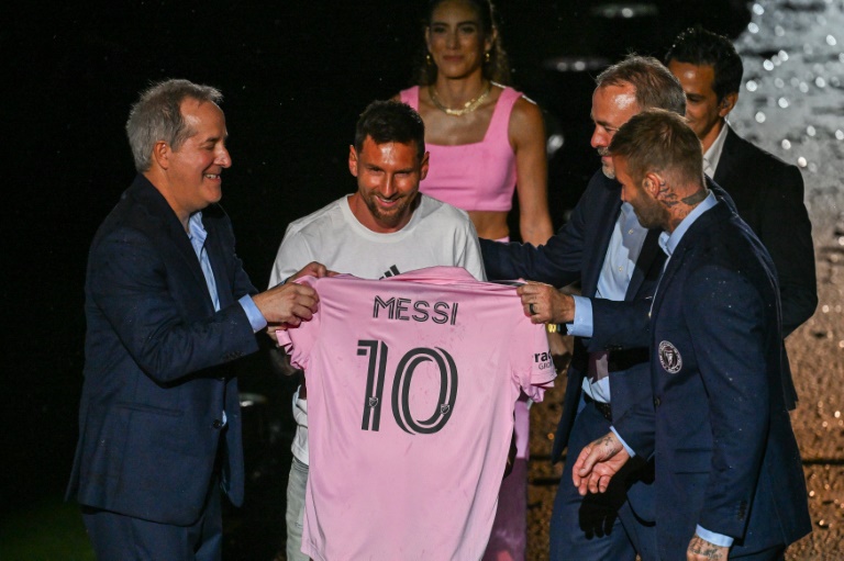  Messi hailed as ‘America’s number 10’ as he greets rapturous Miami fans