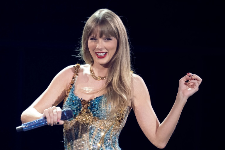  Taylor Swift sets women’s record for most number one albums