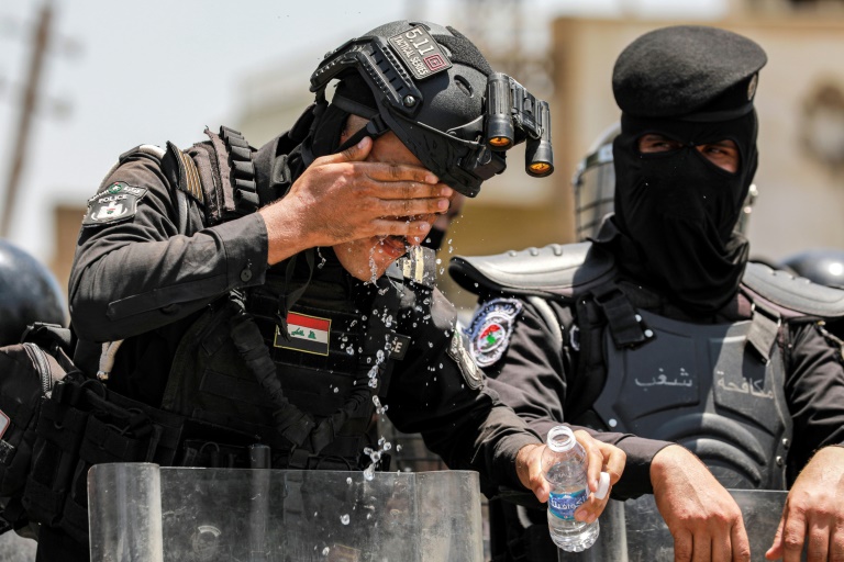 Iraqis protest water and electricity shortages