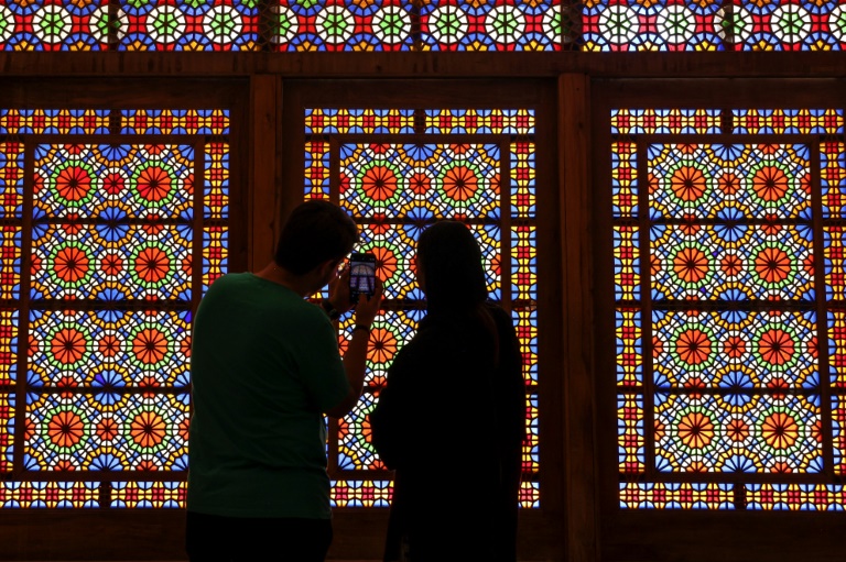  Hoping to attract tourists, Iran looks to neighbours