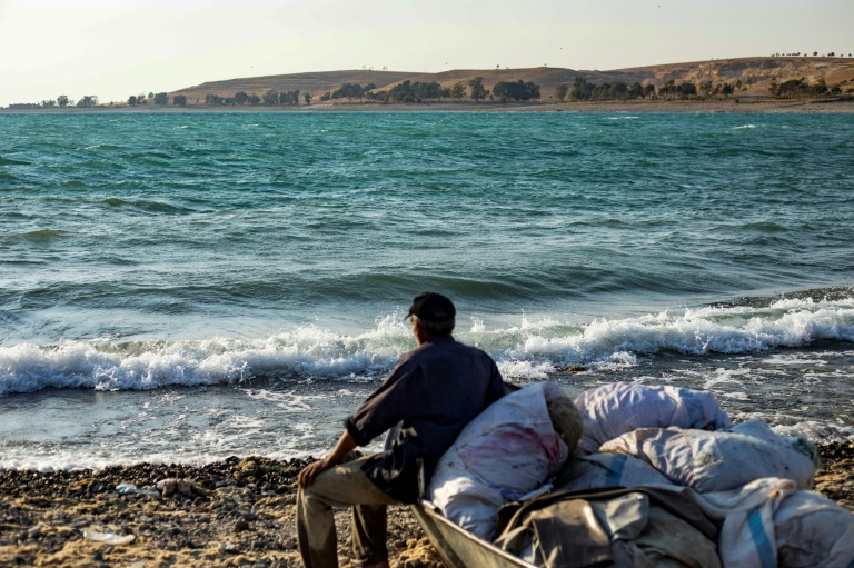  Syria fishermen despair at water loss, river pollution
