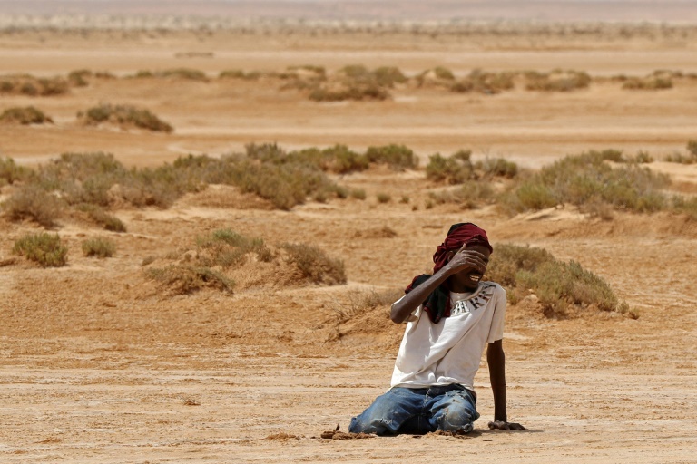  Migrants between life and death in Tunisia-Libya desert