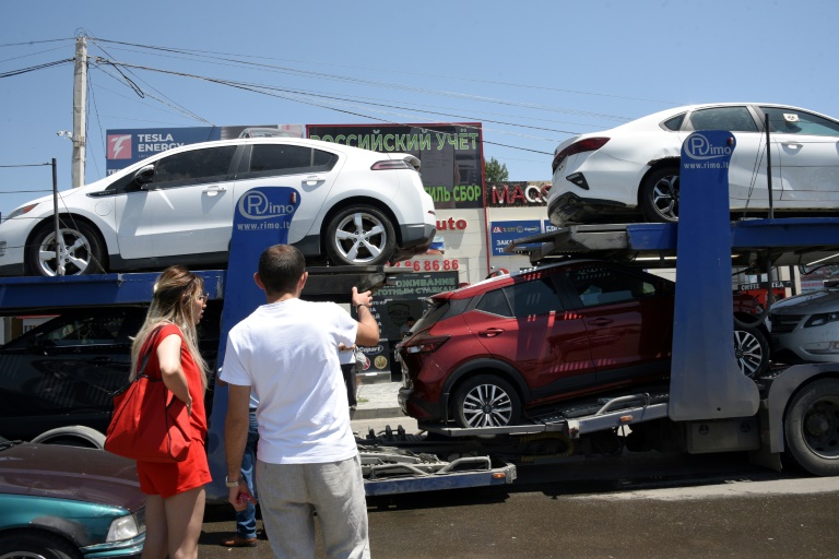  Armenia funnels US cars to Russia, in sanctions’ evasion