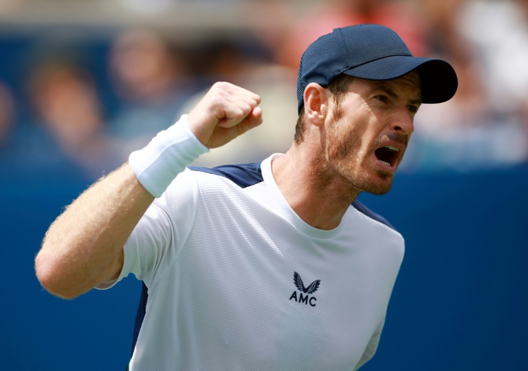 Murray masters Toronto wind to advance over Sonego