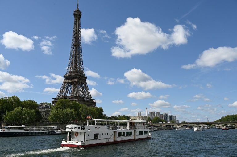  Security alert prompts Eiffel Tower evacuation