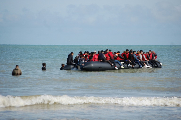  Six dead after migrant boat capsizes in Channel