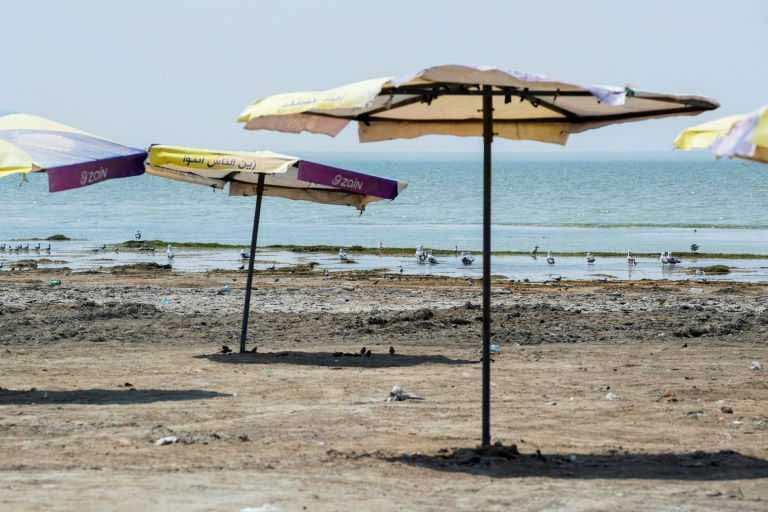  Iraq drought claims lakeside resort