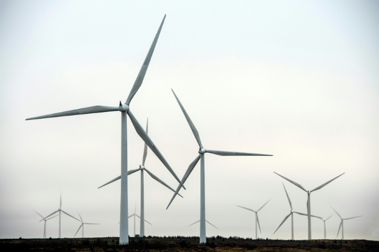  UK lagging in switch to green energy, study warns