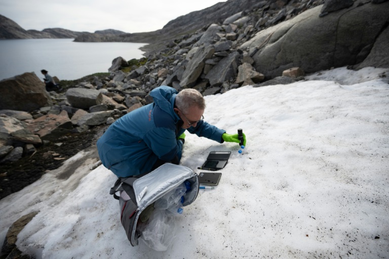  Scientists voyage to Greenland’s melting sanctuary