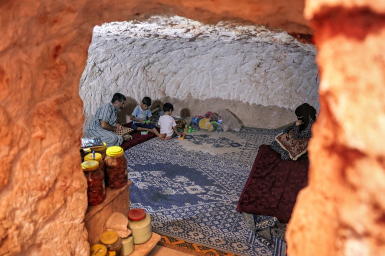 Syrians shelter underground in rebel bastion