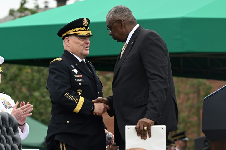  Top US military officer steps down after tumultous term