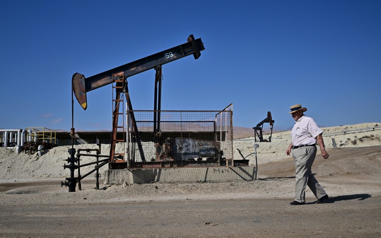  California’s green drive leaves its oil towns behind
