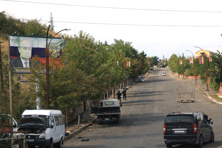  Gunfire around Karabakh persists between Armenian, Azerbaijani forces