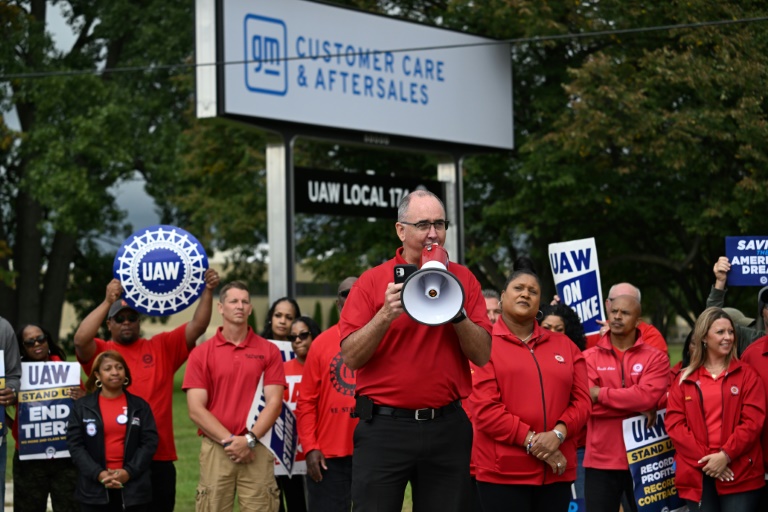  US auto workers’ union reports progress, holds off on strike expansion
