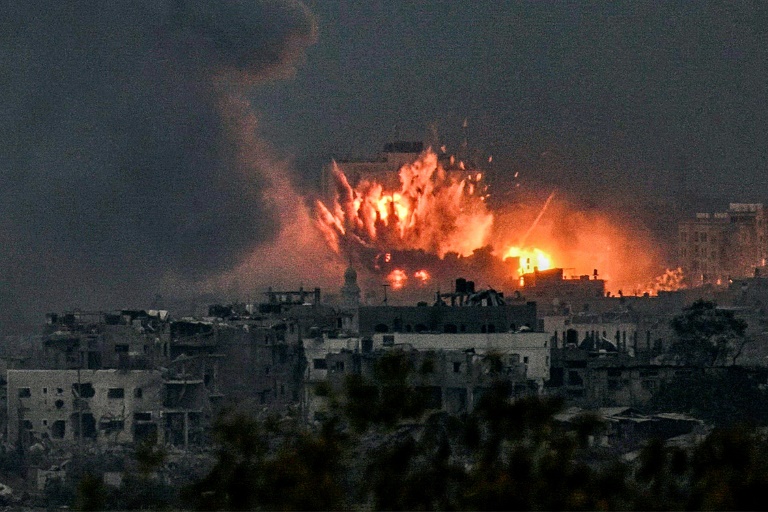  Israel readies for Gaza invasion as civilians flee
