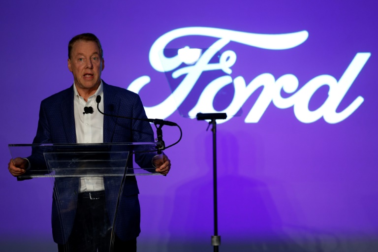  Ford executive chair calls for end of auto strike