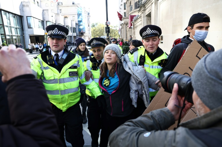  Police detain Greta Thunberg at London climate protest