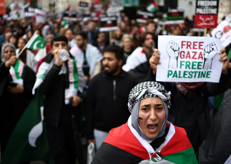  Nearly 100,000 pro-Palestinians march in London