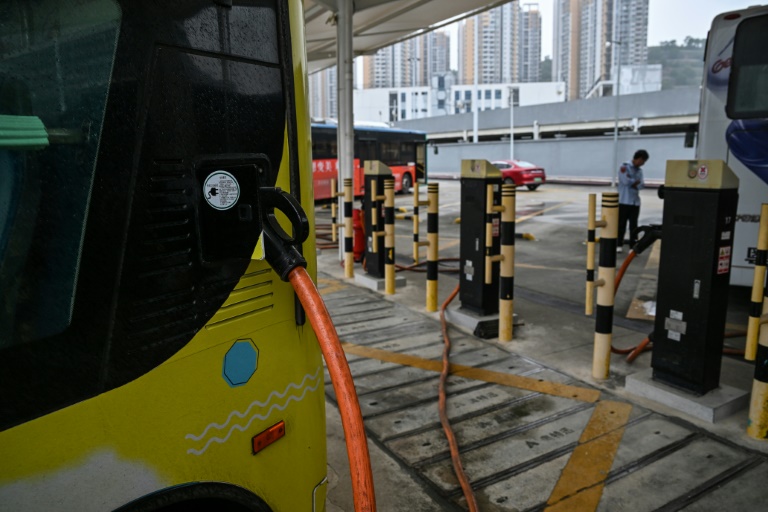 China’s electric bus revolution glides on