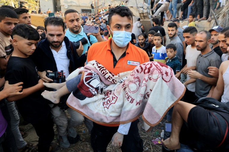  Fierce fighting in Gaza, as Hamas says Israel kills 30 in camp bombing