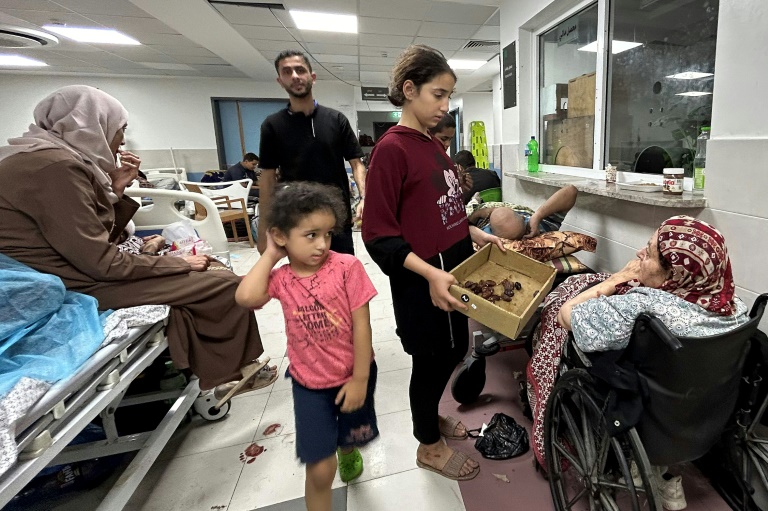  Israel pressured to protect Gaza civilians as fighting encircles hospital