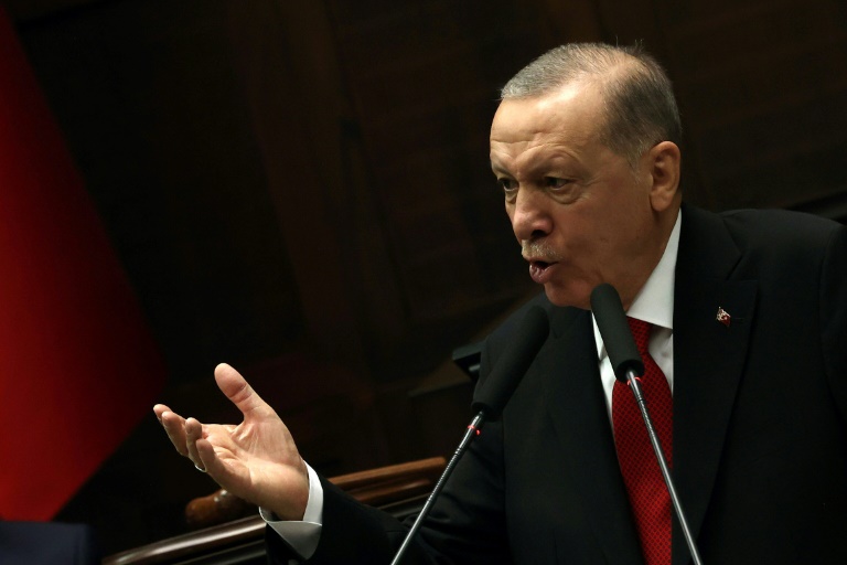  Turkey’s Erdogan in Athens in ‘new chapter’ bid