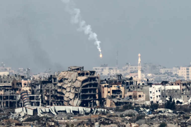  Israel squeezes Gaza cities ahead of rare UN vote