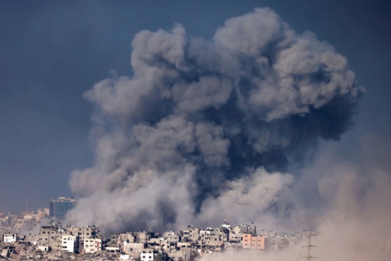  Israel bombs south Gaza after Hamas hostage threat