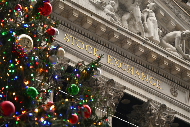  Asian stocks track US gains in ‘Santa Claus rally’