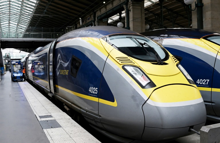  Eurostar cancels trains due to flooded UK tunnels