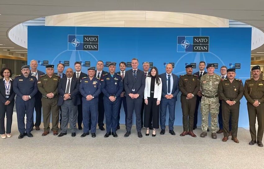  Iraq discusses military training with NATO