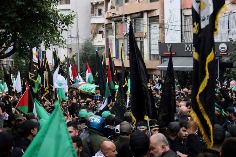  Hundreds mourn Hamas deputy leader at Beirut funeral