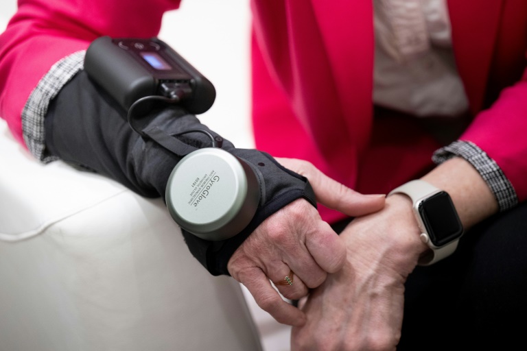  High tech glove stymies Parkinson’s disease tremors