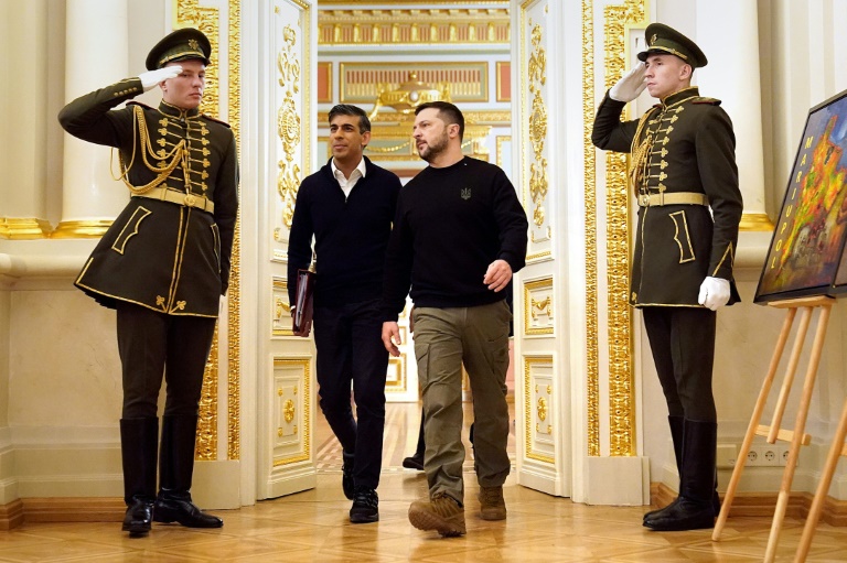  Sunak, in Kyiv, unveils ‘unprecedented’ aid package for Ukraine