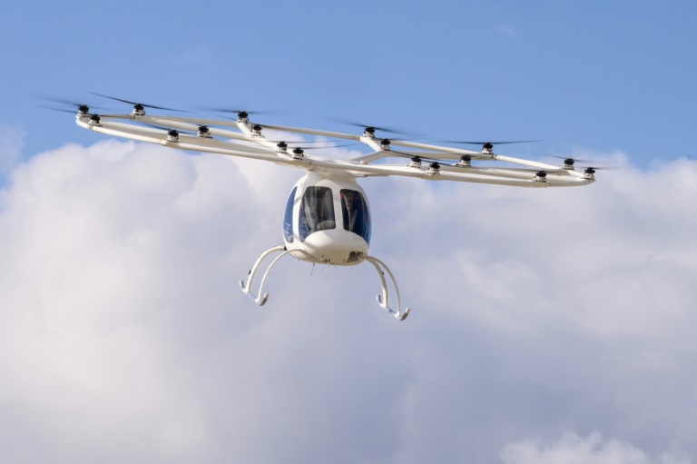  Volocopter flying taxi seeks to seduce Paris