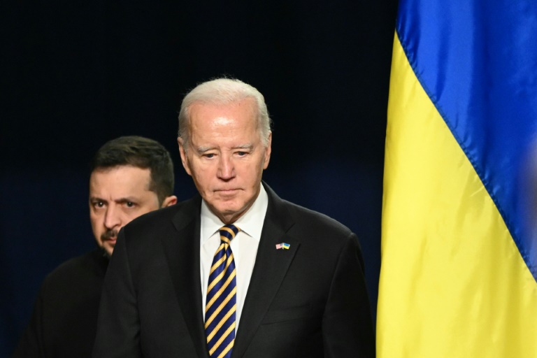  Biden holds tough Ukraine aid talks with US Congress chiefs