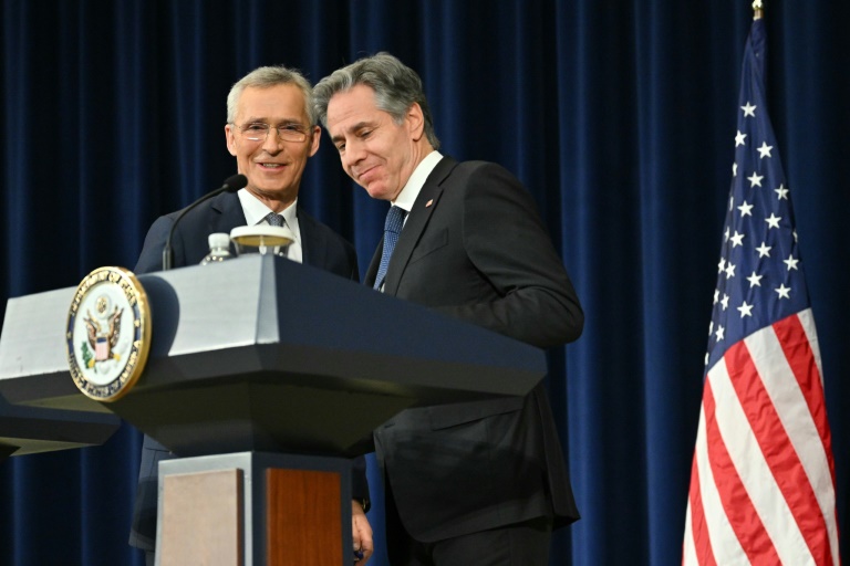  Meeting NATO, Blinken warns Ukraine gains in doubt if no US aid